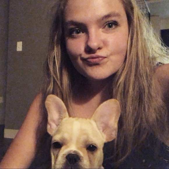 Meet your Posher, Caitlyn - Picture 2 of 8